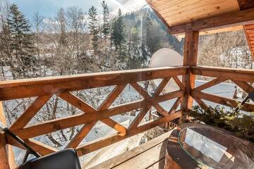 Фото номера Двухместный номер с 1 кроватью и балконом Отель Vatra Hotel г. Яремче 4