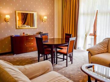 Фото номера Апартаменты с 2 спальнями и правом доступа в спа-салон Отель Romantik SPA Hotel г. Яремче 2
