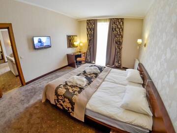Фото номера Апартаменты с 2 спальнями и правом доступа в спа-салон Отель Romantik SPA Hotel г. Яремче 3