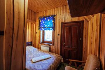 Фото номера Небольшой одноместный номер Отель U Yaroslava Hotel г. Яремче 3