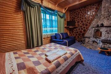 Фото номера Люкс с камином Отель U Yaroslava Hotel г. Яремче 2