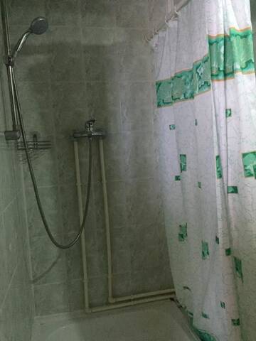 Фото номера Трехместный номер с общей ванной комнатой Лоджи Guest House U Myrona г. Яремче 3