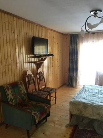Фото номера Двухместный номер с 1 кроватью и балконом Лоджи Guest House U Myrona г. Яремче 3