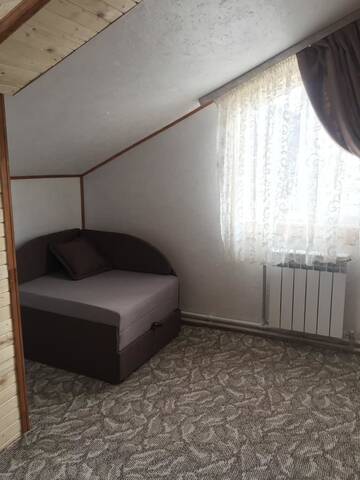 Фото номера Трехместный номер с общей ванной комнатой Лоджи Guest House U Myrona г. Яремче 2