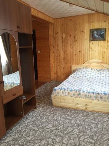 Фото номера Трехместный номер с общей ванной комнатой Лоджи Guest House U Myrona г. Яремче 4