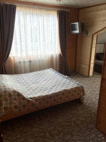 Фото номера Трехместный номер с общей ванной комнатой Лоджи Guest House U Myrona г. Яремче 7