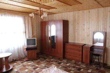 Фото номера Улучшенный трехместный номер Гостевой дом Gutsulochka Apartment г. Яремче 6