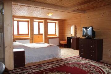Фото номера Улучшенный семейный номер Гостевой дом Gutsulochka Apartment г. Яремче 9