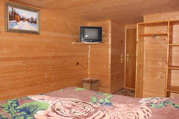 Фото номера Двухместный номер с 1 кроватью и общим туалетом Гостевой дом Holiday home Lancedor г. Яремче 4
