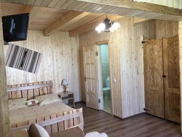 Фото номера Трехместный номер Делюкс Гостевой дом Guest house Zatishniy dvir г. Яремче 2