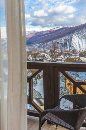 Фото номера Двухуровневые апартаменты (для 4 взрослых) Отель Hotel&amp;Restaurant Premium Club г. Яремче 4