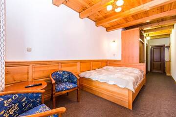 Фото номера Улучшенный двухместный номер с 1 кроватью и террасой Отель ATAVA family house г. Яремче 2