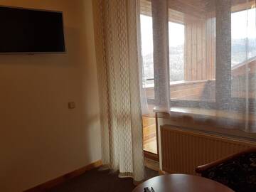 Фото номера Улучшенный двухместный номер с 1 кроватью и террасой Отель ATAVA family house г. Яремче 7