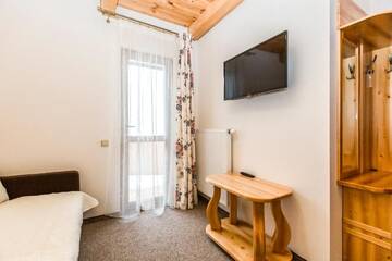 Фото номера Большой двухместный номер с 1 кроватью Отель ATAVA family house г. Яремче 4