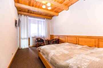 Фото номера Улучшенный двухместный номер с 1 кроватью и террасой Отель ATAVA family house г. Яремче 11