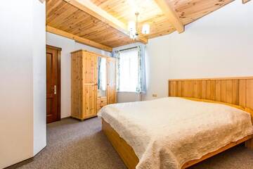 Фото номера Большой двухместный номер с 1 кроватью Отель ATAVA family house г. Яремче 2