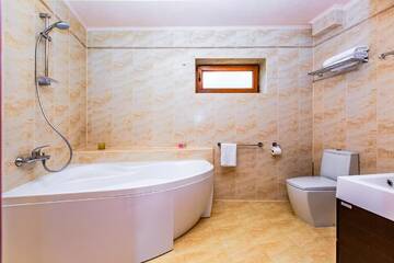 Фото номера Апартаменты с 3 спальнями Отель ATAVA family house г. Яремче 3