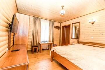 Фото номера Двухместный номер Делюкс с 1 кроватью и балконом Лоджи Cottage Berdo г. Яремче 18