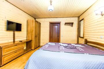 Фото номера Двухместный номер Делюкс с 1 кроватью и балконом Лоджи Cottage Berdo г. Яремче 22