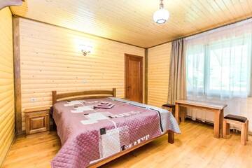 Фото номера Двухместный номер Делюкс с 1 кроватью и балконом Лоджи Cottage Berdo г. Яремче 26