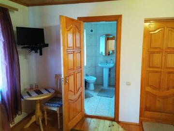 Фото номера Стандартные апартаменты Отель Oskolok Dovbusha Mini-Hotel г. Яремче 10