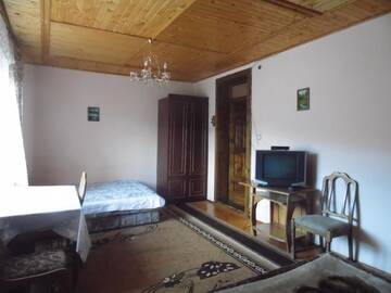 Фото номера Бюджетный трехместный номер Гостевой дом У Тараса і Лесі г. Яремче 6