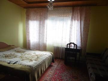Фото номера Семейный номер с балконом Гостевой дом У Тараса і Лесі г. Яремче 5
