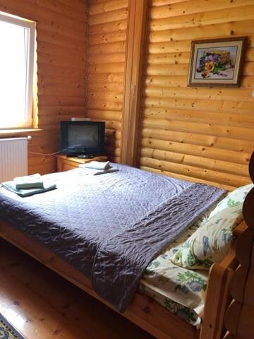 Фото номера Двухместный номер с 2 отдельными кроватями и ванной Гостевой дом Karpatska Mria г. Яремче 3