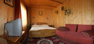 Фото номера Стандартный трехместный номер Гостевой дом Sadyba u Lesi г. Яремче 4