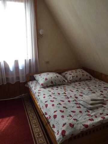 Фото номера Трехместный номер с видом на горы Гостевой дом Sadyba Girske Povitria г. Яремче 3