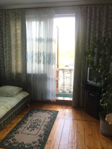 Фото номера Бюджетный трехместный номер Гостевой дом Sadyba Girske Povitria г. Яремче 13