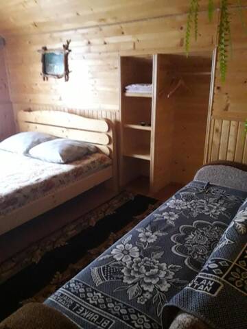 Фото номера Трехместный номер с ванной комнатой Гостевой дом Sadyba Ellada г. Яремче 3