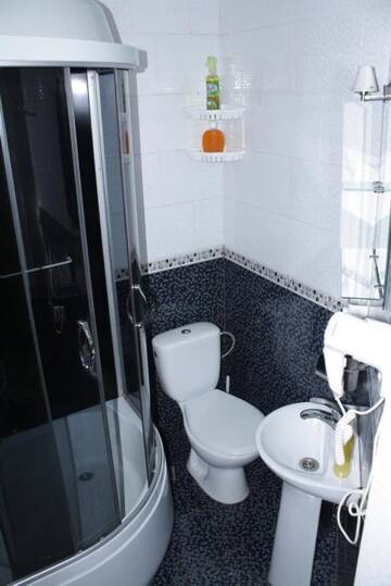 Фото номера Четырехместный номер с ванной комнатой Мини-отель Hotel Yaremche г. Яремче 6
