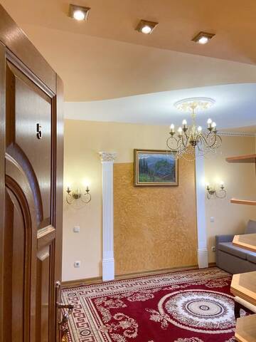 Фото номера Трехместный номер «Комфорт» Отель Петрос Family Hotel г. Яремче 4