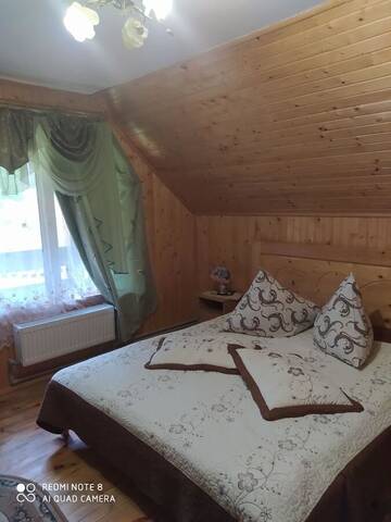 Фото номера Двухместный номер Делюкс с 1 кроватью и балконом Лоджи Лісова казка г. Яремче 7