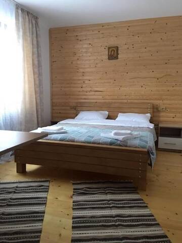 Фото номера Двухместный номер Делюкс с 1 кроватью или 2 отдельными кроватями Лоджи Фрай г. Яремче 29
