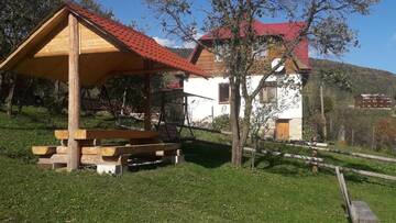 Фото номера Дом с 2 спальнями Дома для отпуска Садиба "Три Царі" г. Яремче 19