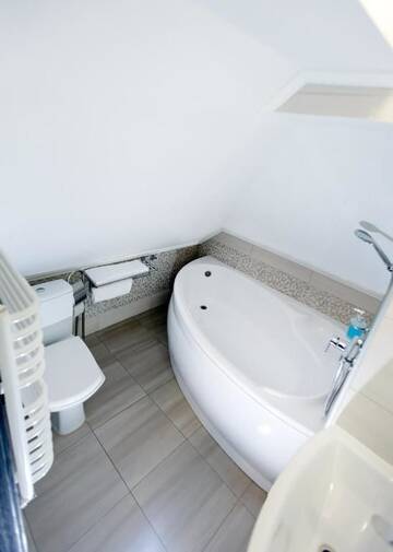 Фото номера Одноместный номер с видом на горы Отель GORHouse Hotel г. Яремче 7