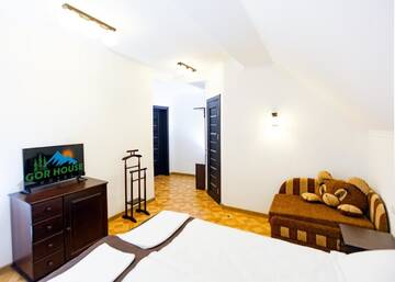 Фото номера Трехместный номер с видом на горы Отель GORHouse Hotel г. Яремче 6