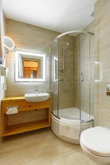 Фото номера Двухместный номер с 1 кроватью или 2 отдельными кроватями Отель Baron SPA Hotel - Museum Yaremche г. Яремче 30