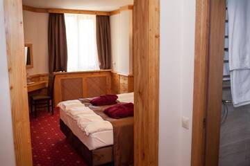 Фото номера Двухместный номер с 1 кроватью или 2 отдельными кроватями Отель Baron SPA Hotel - Museum Yaremche г. Яремче 2