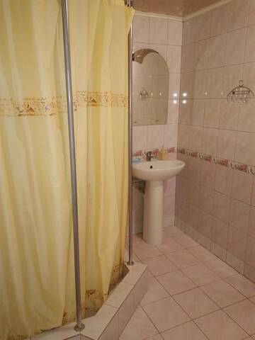 Фото номера Дом с 4 спальнями Дома для отпуска Модрина г. Яремче 22